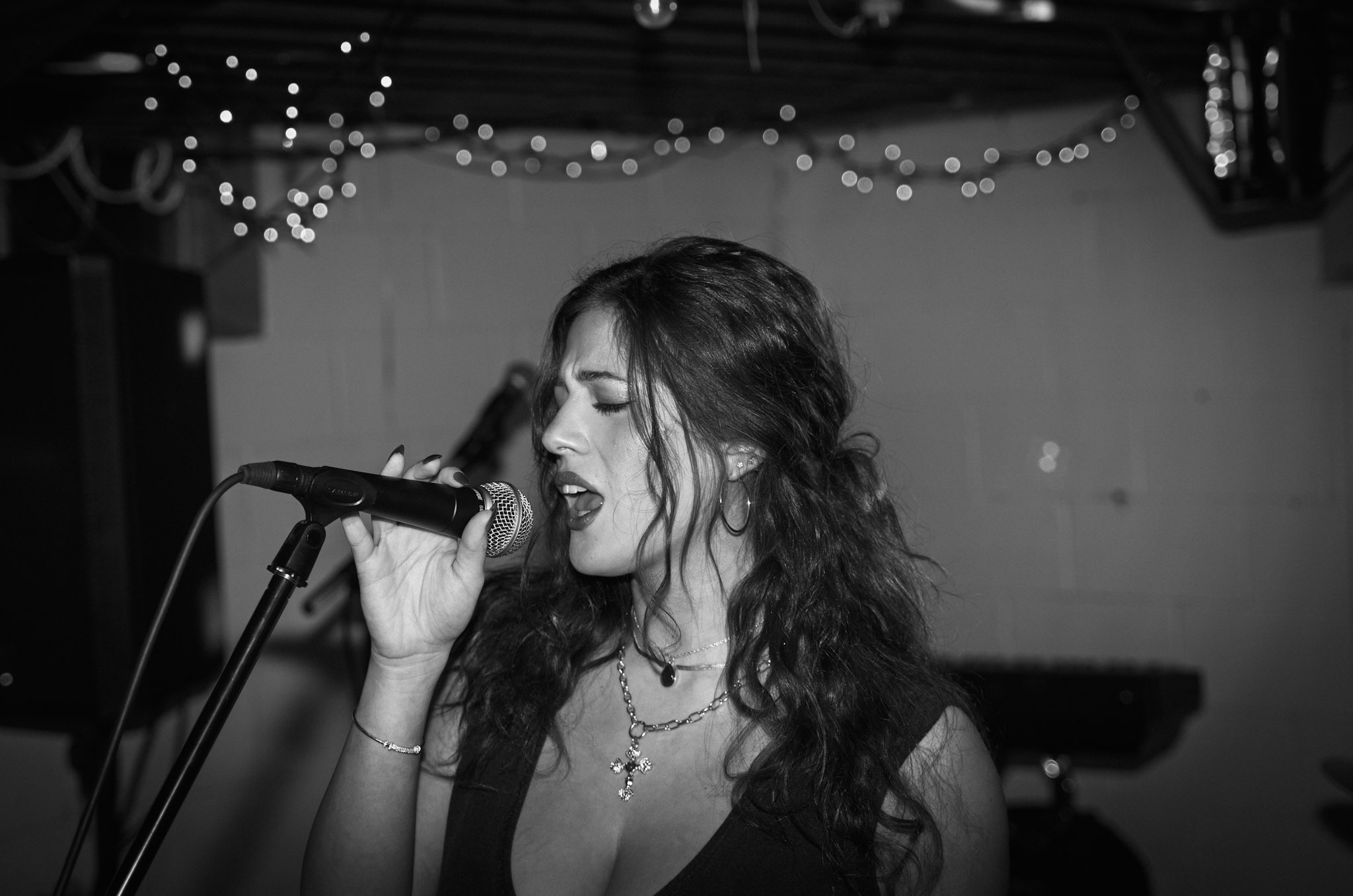 Bella Capri performing